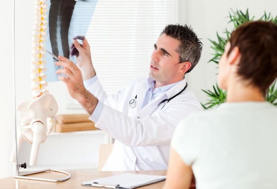 bijîjk ji bo teşhîskirina osteochondrosis thoracîk rontgenê lêkolîn dike